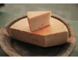 Brânză maturată cu TRUFE 100g