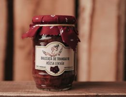 Dulceață de trandafir